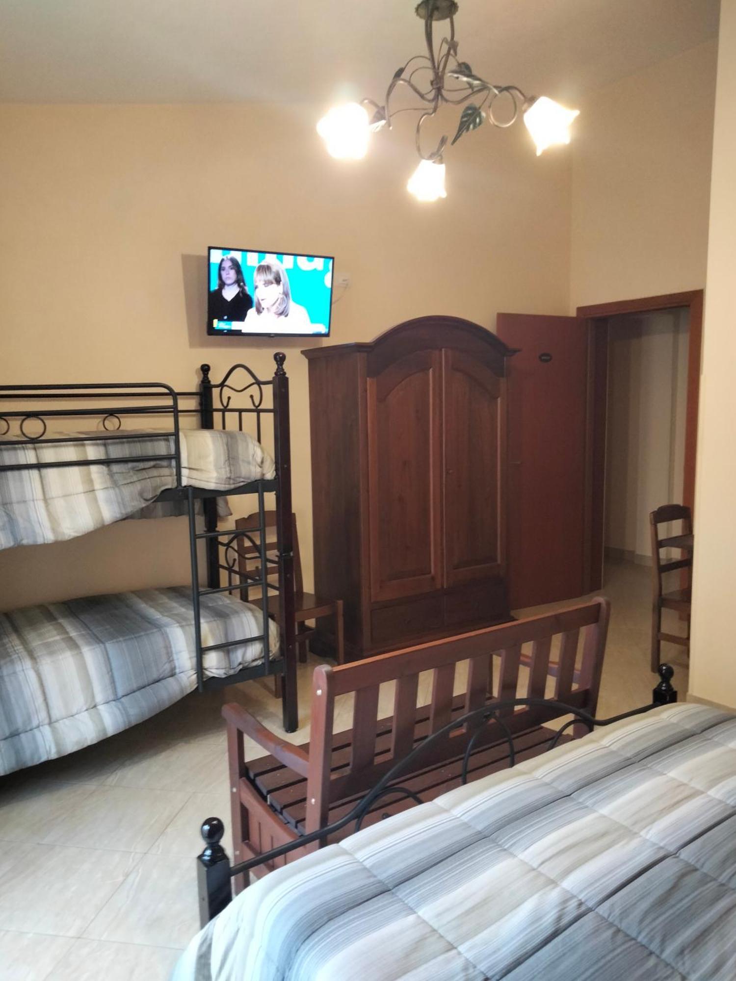 The & - Parcheggia Gratis Sotto Casa Ed Entra -